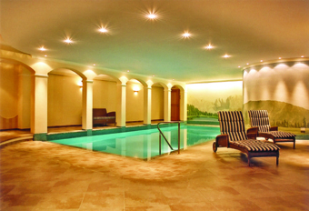 Piscina coperta con aqcua marina Piscina coperta con aqcua marina