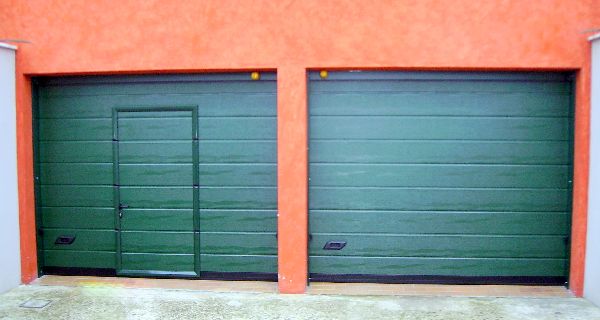 PORTA SEZIONALE CON PASSO PEDONALE PORTA SEZIONALE CON PASSO PEDONALE