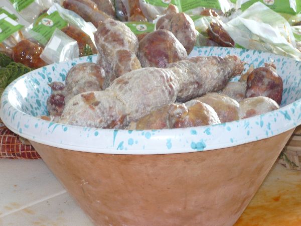 SOPPRESSATA conservata come le antiche usanze(nello strutto) SOPPRESSATA conservata come le antiche usanze(nello strutto)